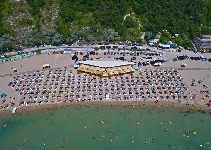 Royal Cove - Self-catering Апартхотел