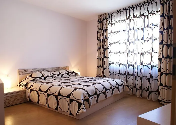 Royal Cove - Self-catering Апартхотел